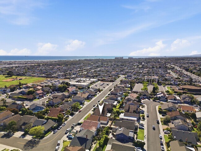 Building Photo - Beautifully Updated Huntington Beach 3 Bedroom / 2 Bathroom Home