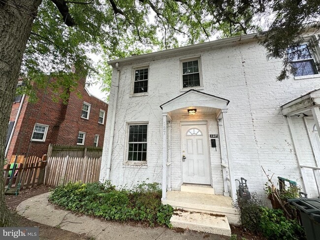 Primary Photo - 127 S Glebe Rd
