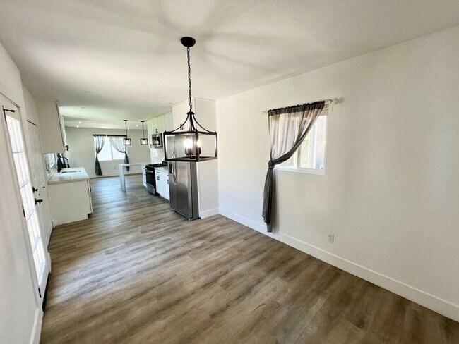 Building Photo - Charming 3BR Home with Private Patio & Spacious Yards in San Diego