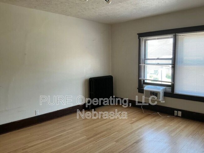 Building Photo - 120 N 6th St
