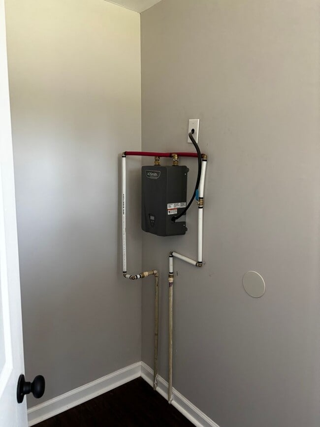 Building Photo - Remodeled Brick Ranch Home