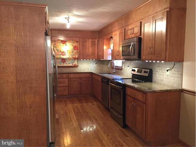 Building Photo - 110 Beech Ln