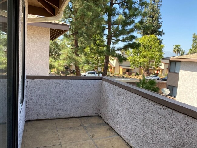 Building Photo - One Bedroom Apartment near UCR