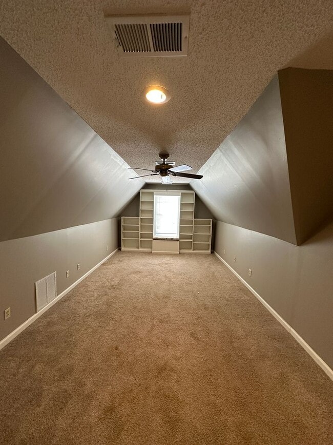 Building Photo - Beautiful 3 Bedroom/2.5 Bath Home on Quail...