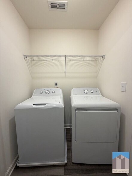 Building Photo - 3520 Condor Ct SW