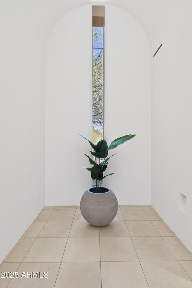 Building Photo - 9191 E Happy Hollow Dr