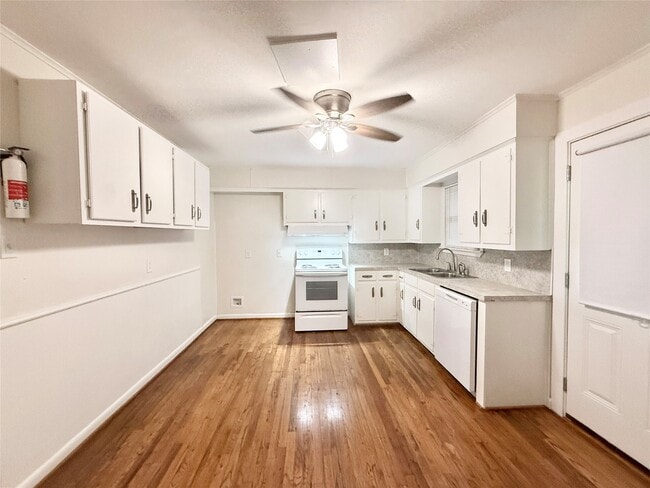 Building Photo - 824 S Anderson St