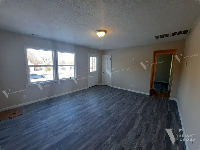 Building Photo - Cozy 2-Bedroom, 1-Bathroom Rental Home in ...