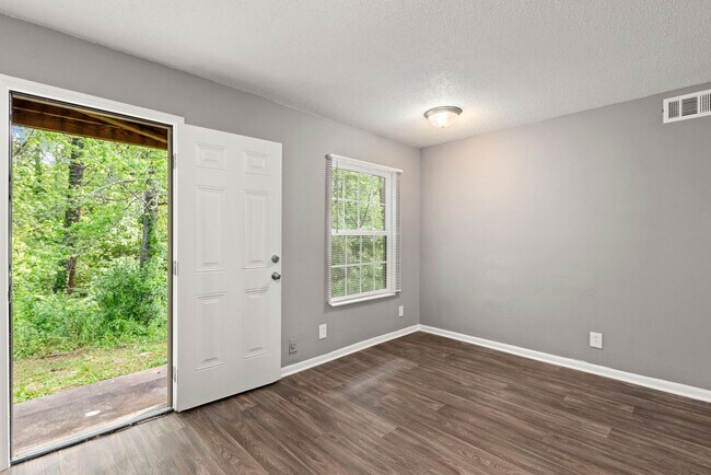 Building Photo - 2 Bedroom Availability