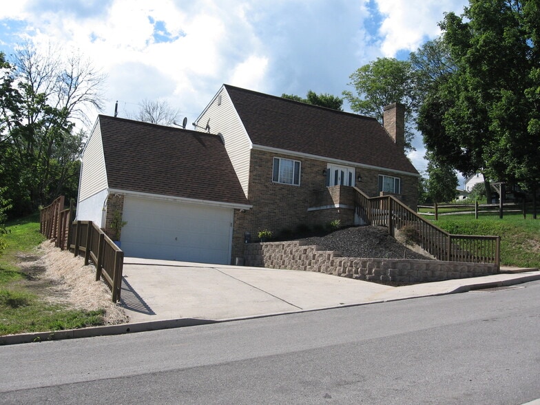 Building Photo - 1815 N 6th Ave