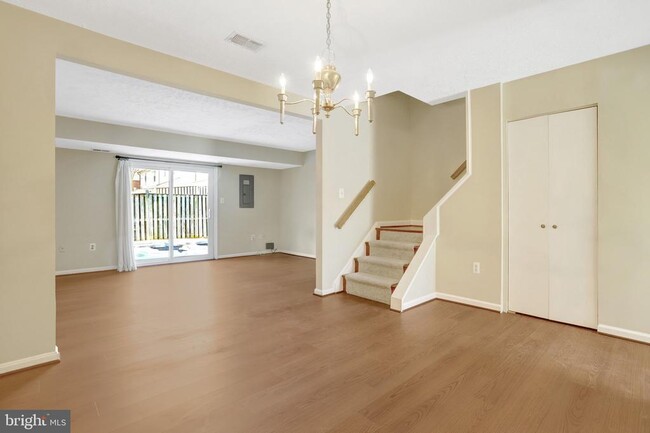 Building Photo - 5759 Independence Cir