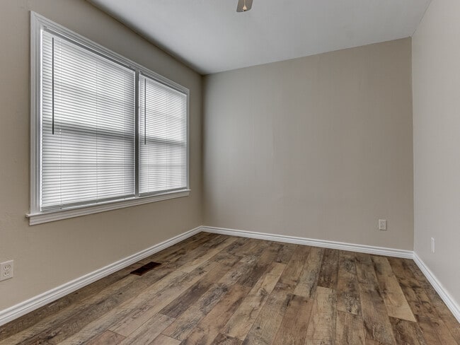 Building Photo - 2609 Mickey Rd