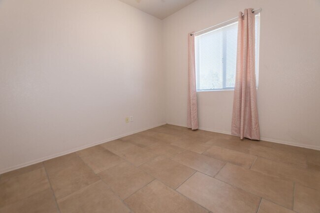 Building Photo - Large Corner Lot Home with 3 Bedrooms, 2 Baths, Central A/C, Washer & Dryer included!