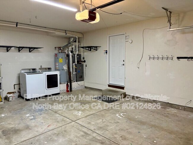 Building Photo - 104 Banff Way