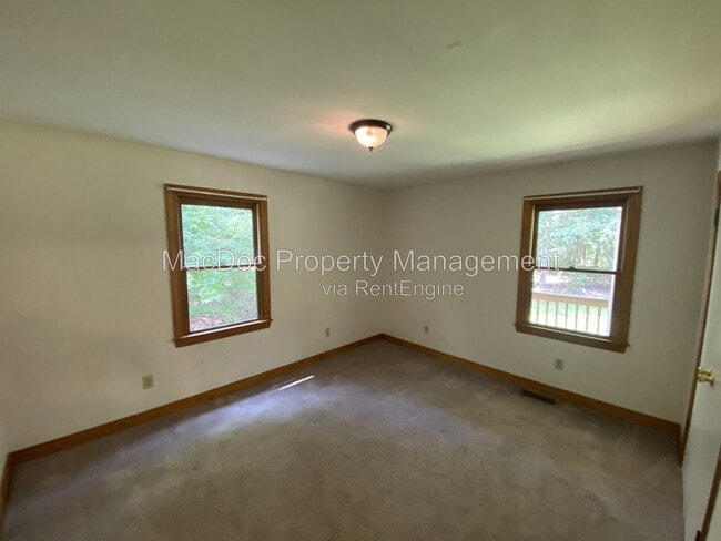 Building Photo - 28341 Edgar Rd