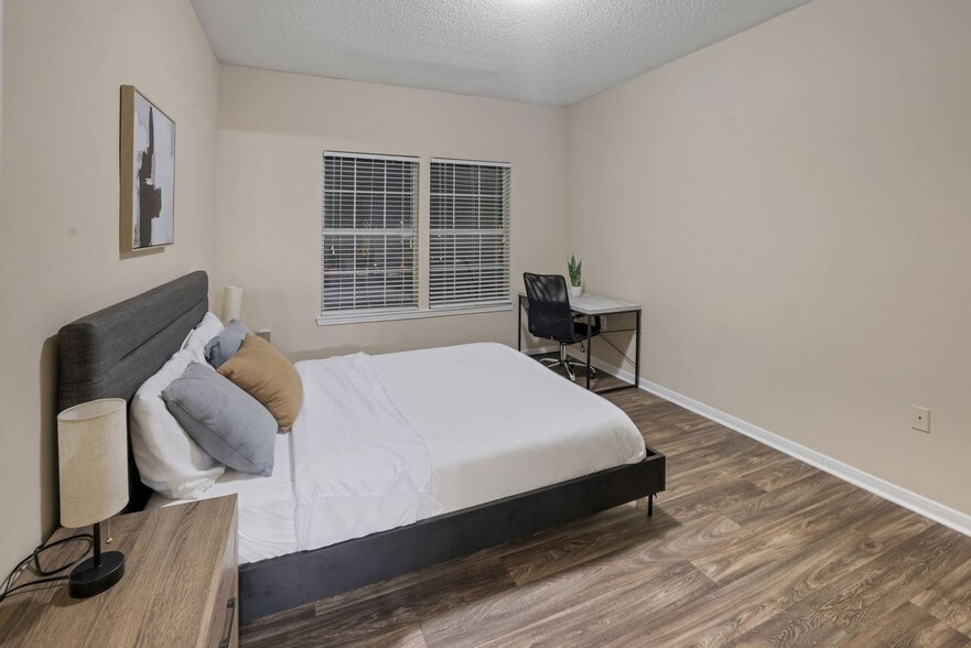 Building Photo - 1701 Wildwood Crossings Dr