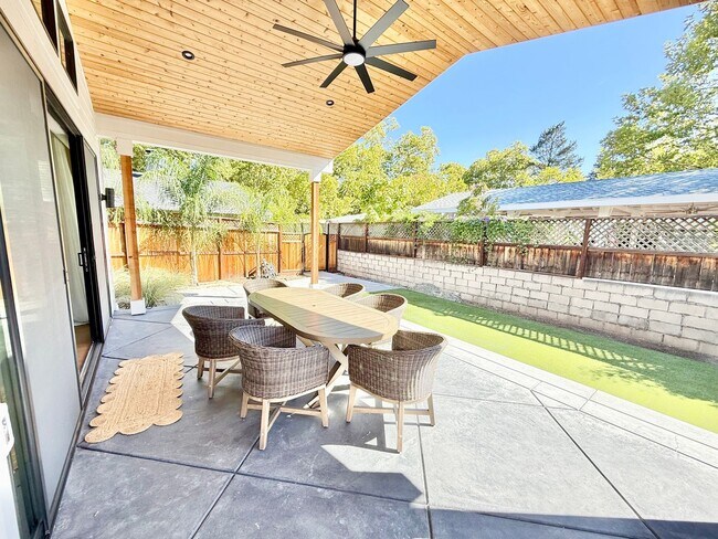 Building Photo - Beautiful Furnished New Construction Calis...