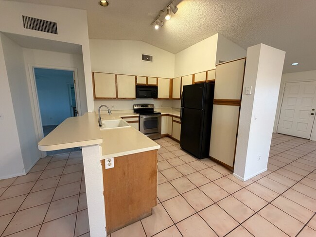 Building Photo - 10106 Cll Del Este