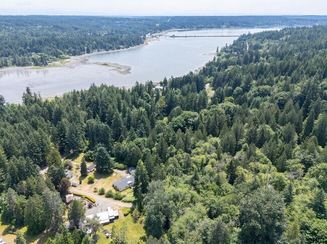 Building Photo - 3-Bedroom Gig Harbor Retreat with Private Setting and Modern Comforts