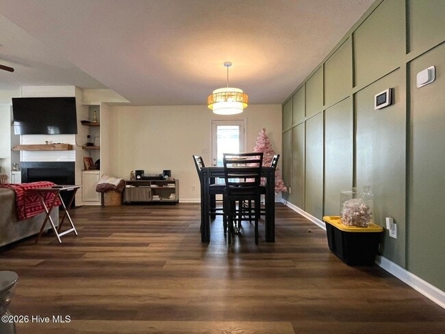 Building Photo - 323 Tokay Dr