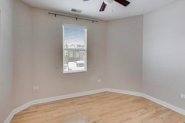 Building Photo - 1406 N Washtenaw Ave