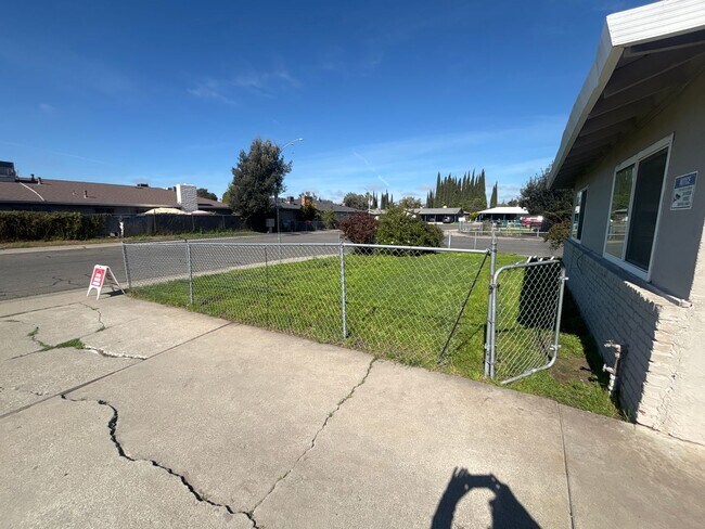 Building Photo - 826 Astor Dr