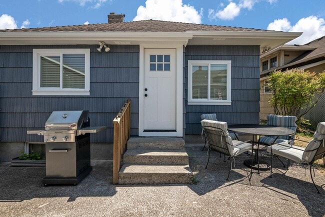 Building Photo - 3233 SE 51st Ave