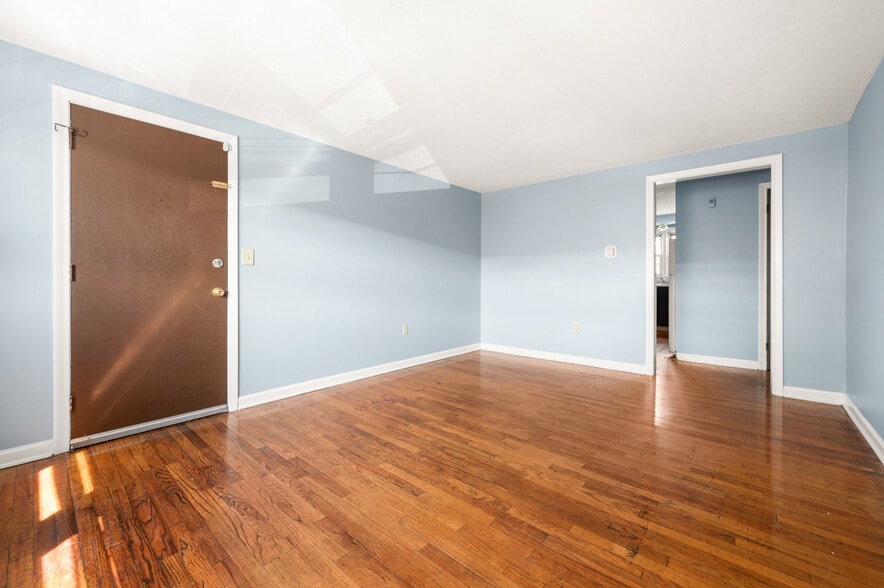 Building Photo - 338 Park Ave