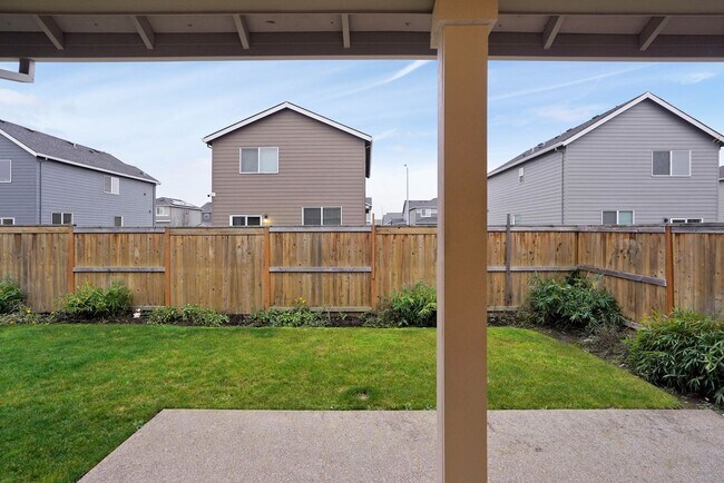 Building Photo - Polished single-level 3 bed, 2 bath home in NE Salem!