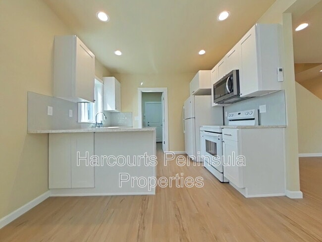 Building Photo - 1803 Windermere Dr NE
