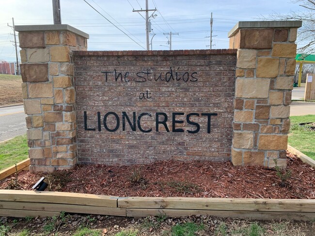 Building Photo - Lioncrest Apartments