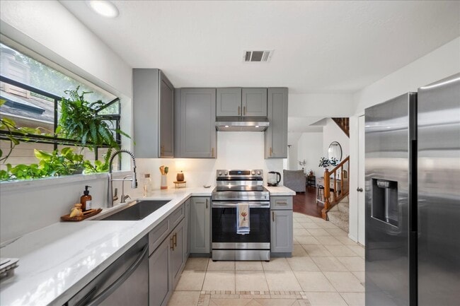 Building Photo - 7752 High Village Dr