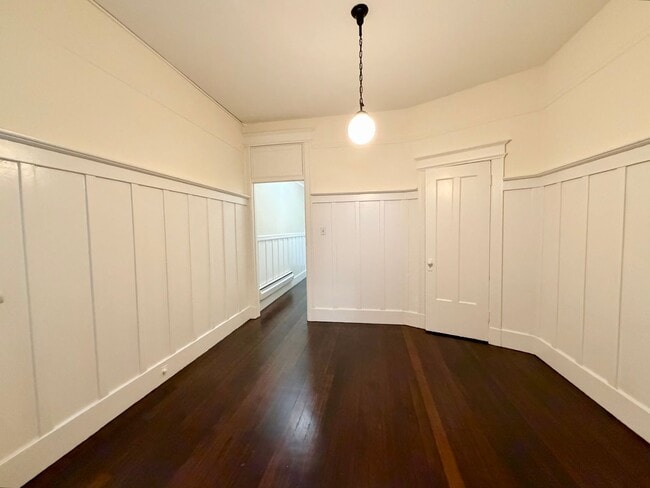 Building Photo - 225 9th St