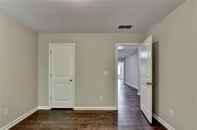 Building Photo - 7245 Heritage Oak Ct