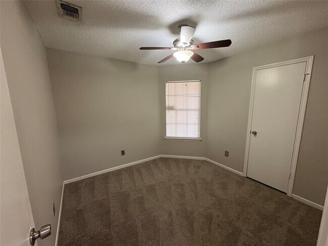 Building Photo - 2304 Silver Spur Dr
