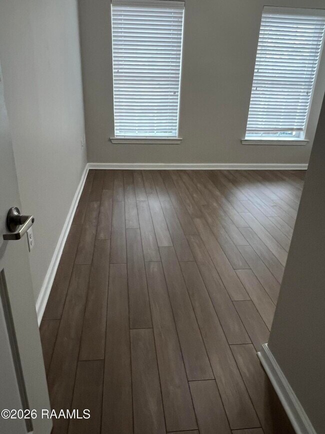 Building Photo - 1521 Camellia Blvd