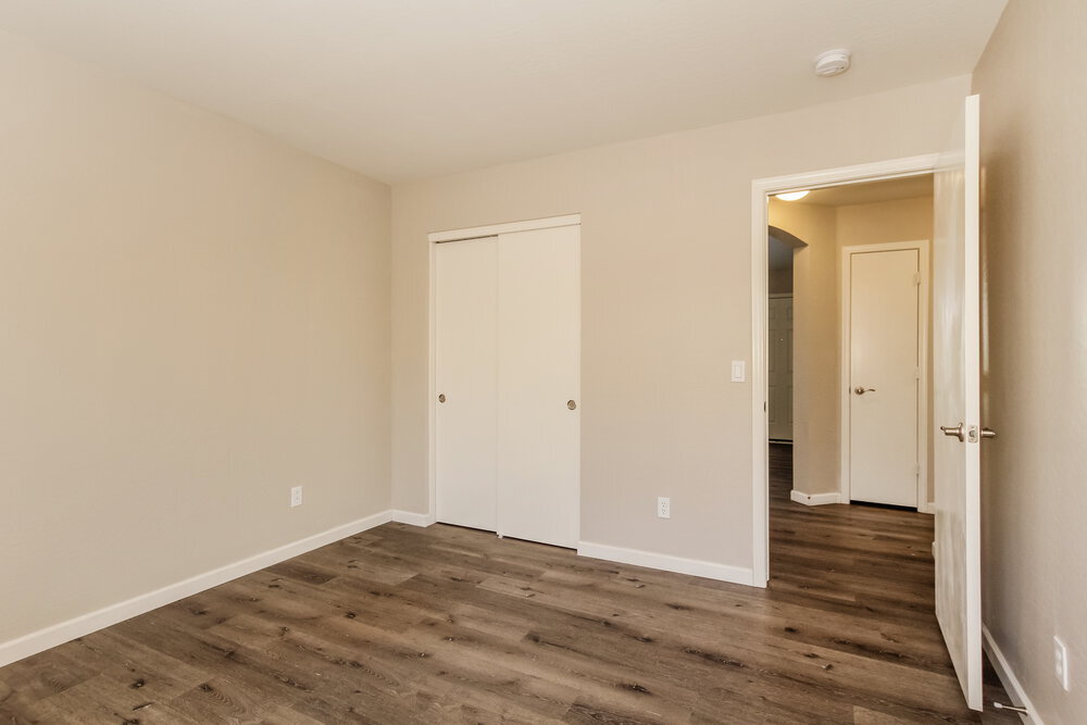 Building Photo - 1044 S 239th Ln