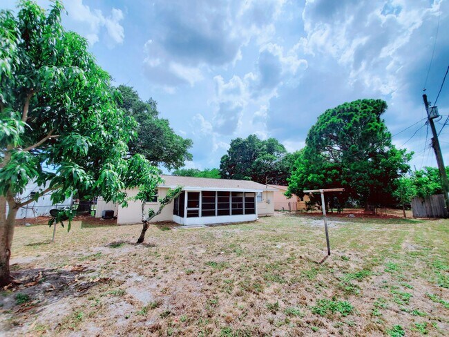 Building Photo - Three bedroom one and a half bathroom house with large yard space
