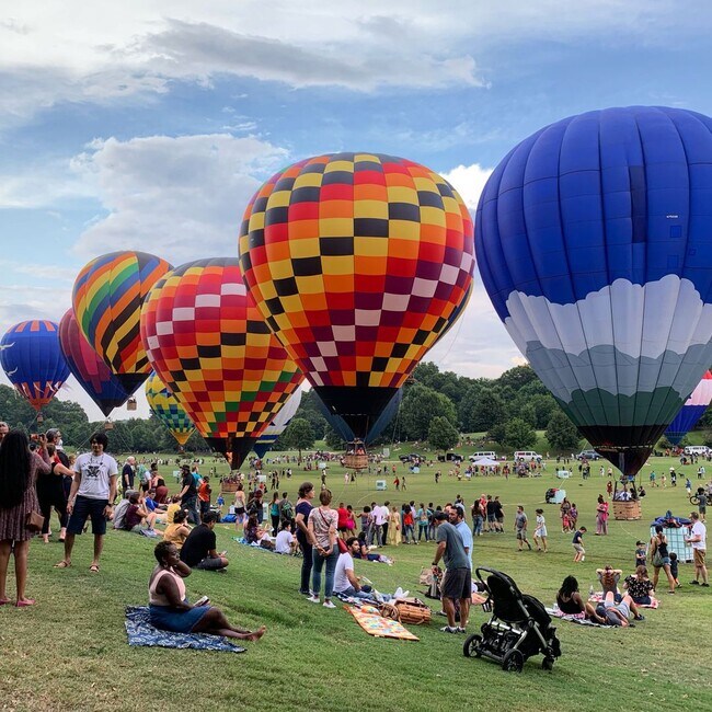 Building Photo - 1BR One Block from Piedmont Park! ~ Renovated!
