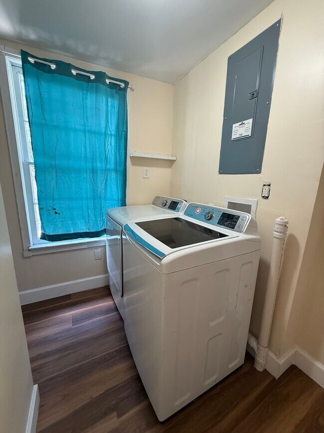 Building Photo - 3/2 Cottage Available! No deposit if qualified!