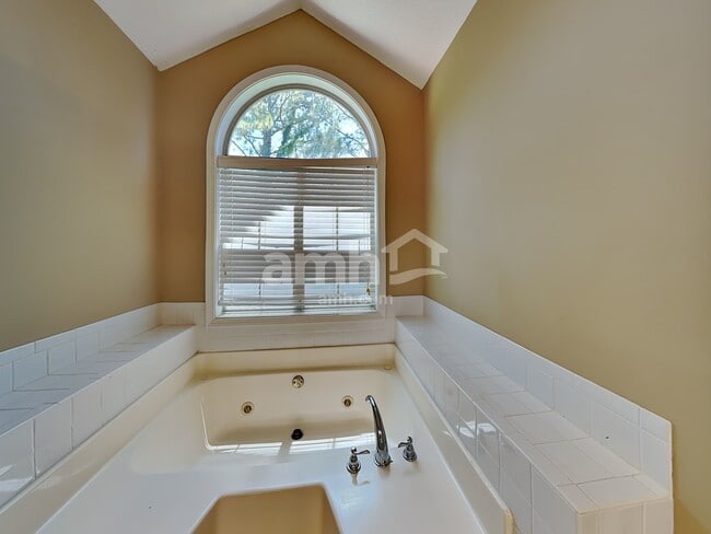 Building Photo - 620 Claredon Ct