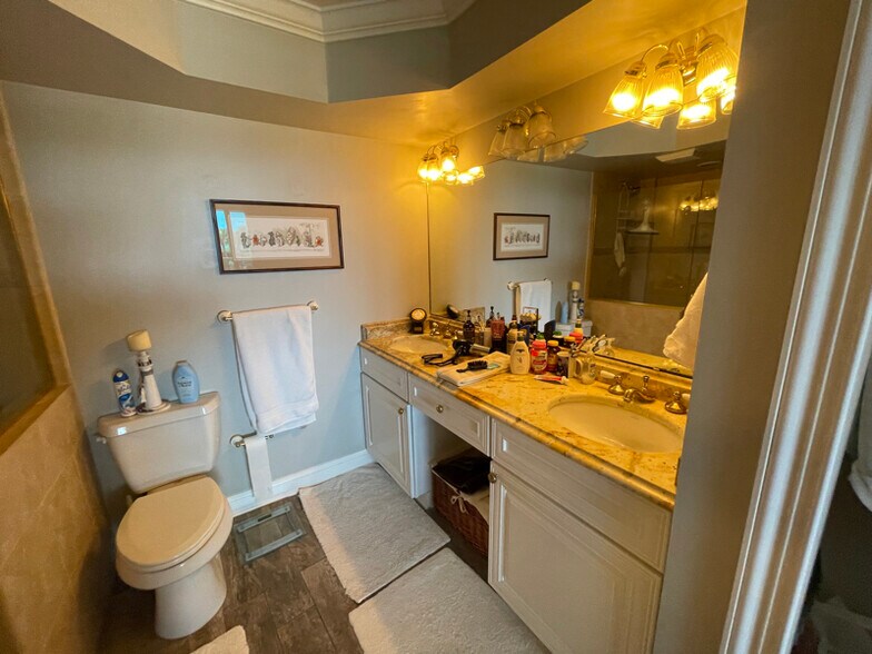 Building Photo - 1601 Ocean Dr S