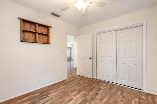 Building Photo - 2/1 plus bonus room in Holly Hill