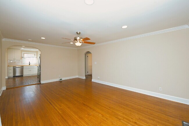 Building Photo - Sweet Cottage Charm with Updated Kitchen, Fenced Yard & Washer/Dryer Included
