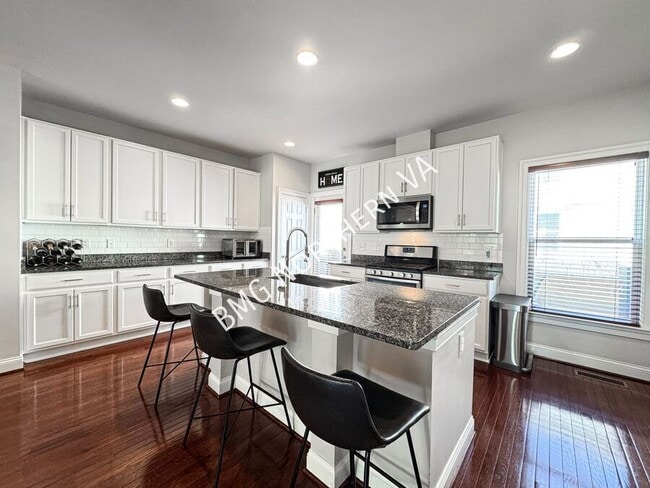 Building Photo - 9471 Canonbury Square