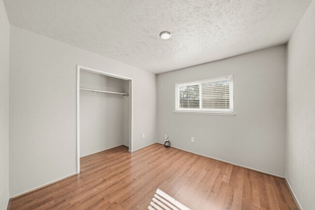 Building Photo - 2205 Hilton Head Dr