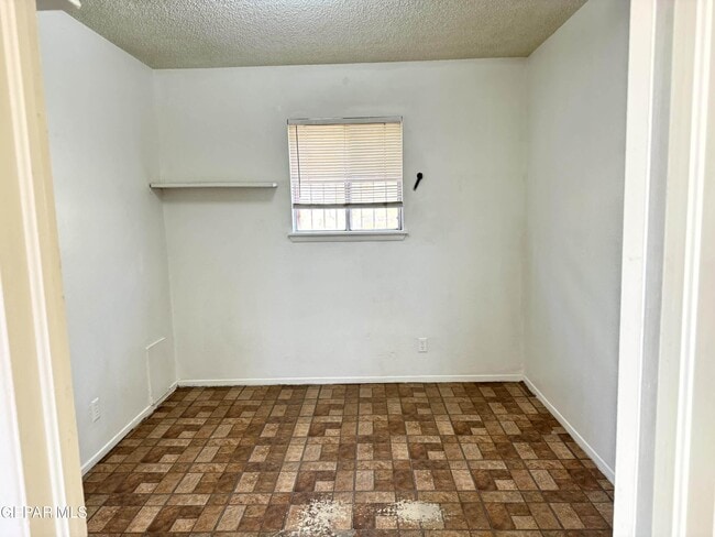 Building Photo - 7167 N Loop Dr