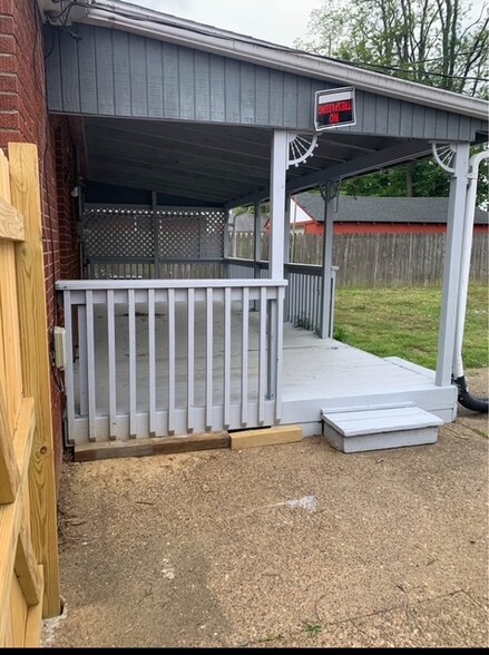 Building Photo - 2004 Oak Ave