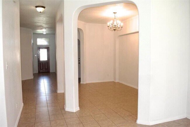 Building Photo - 1001 Emory Fields Cove