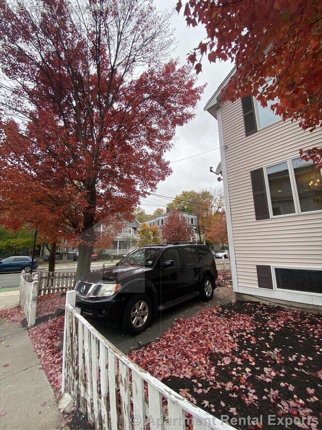 Building Photo - 309 Beacon St